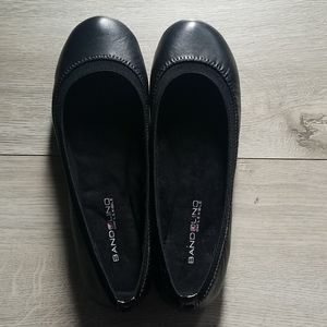 Bandolino Black Flats - size 6